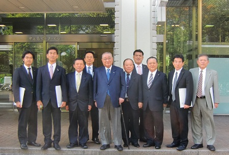 国際交流推進対策調査特別委員会で関西(神戸・大阪)を視察。独立行政法人・国際協力機構(JICA)兵庫、海外移住と文化の交流センター、神戸国際協力センター、神戸海洋博物館、関西経済連合会、国立国際美術館を訪ね、途上国支援・国際協力・多文化共生、海外進出や新産業育成について学びました。