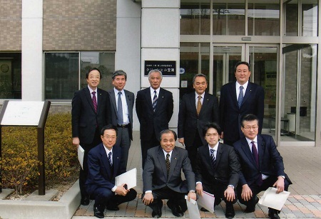 厚生労働環境委員会の視察で、福岡県糸島市の社会福祉法人の特別養護老人ホーム「志摩園」、小規模多機能型居宅介護事業所「たからんたま志摩」、放射能を測定する「モニタリングポスト」「サーベイメータ」を配備している県保健環境研究所、筑紫野市の資源循環型ごみ処理施設「クリーンヒル宝満」、那珂川町の児童自立支援施設「県立福岡学園」を訪問しました。