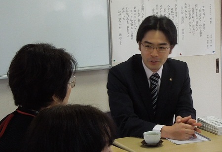地域で世代間交流に取り組むシニアの皆さんの「えんがわくらぶ」で対話集会。
