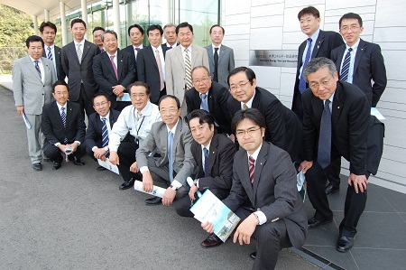 所属会派の視察。九州大学伊都キャンパスで先端産業育成の現場を学び、佐賀県唐津市で原子力防災の現状と課題を聞き取りました。