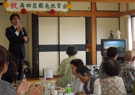 古賀市内各地の敬老会に参加。