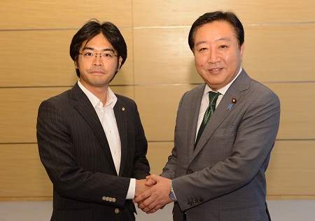 民主党青年局の全国ブロック世話人会議に沖縄・九州ブロック幹事として参加。野田佳彦首相と官邸で面会させていただきました。