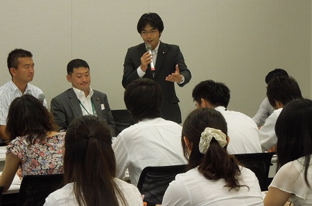 大学生との意見交換会も。