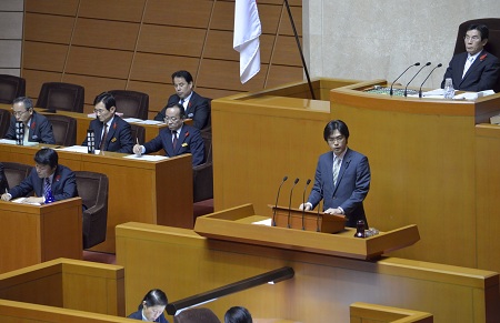 公約である防災対策の強化を進めるため、「災害時要援護者避難支援のための『個別計画』策定促進」をテーマに設定し、小川洋知事に質問しました。