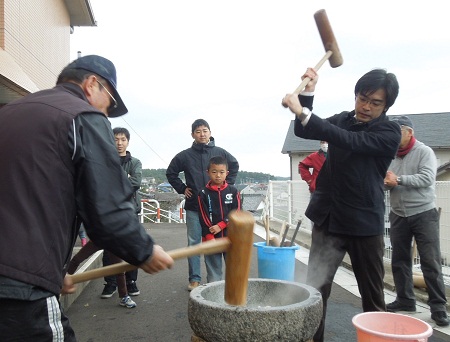 古賀市内各地の「もちつき」に参加。