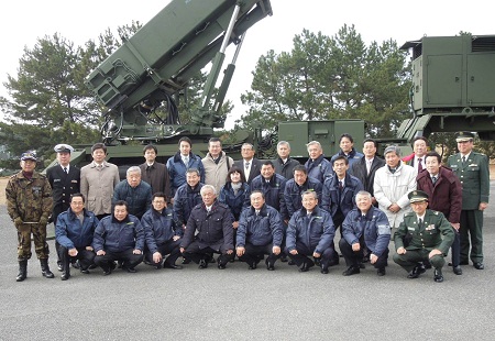 福岡県防衛議員連盟の有志で航空自衛隊・芦屋基地を視察。