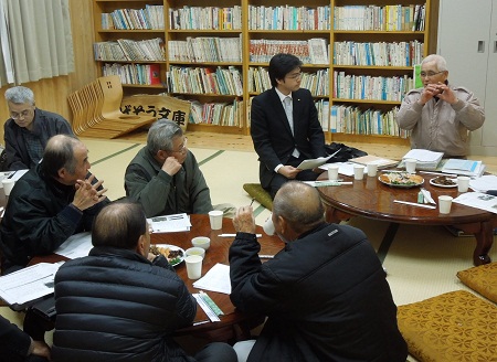 地元・古賀市の薦野(こもの)区の住民の皆さんでつくる「薦野の歴史をつなぐ会」の会合、千鳥南区のもちつきへ。