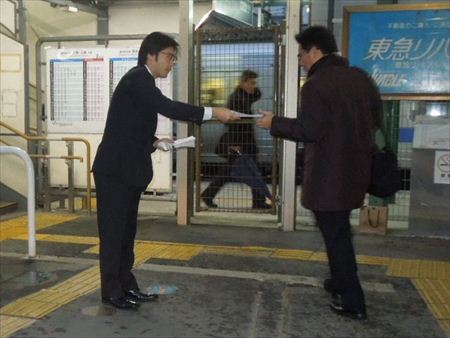 仕事始めから地元の各駅に立ち、挨拶。