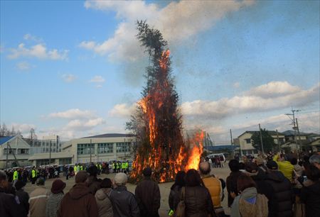 古賀子どもの本の交流会主催の「D-1グランプリ」で挨拶。どんど焼きにも。