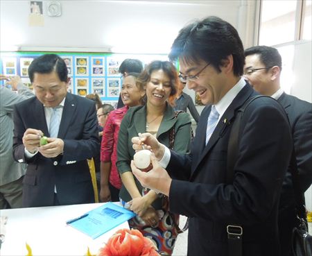 福岡県タイ友好議員連盟の一員として、1月29日から31日、友好提携を結んでいるバンコク都を訪問。バンコク都議会議長らとの交流や職業訓練校の視察、福岡県バンコク事務所からの経済・社会情勢のヒアリングなどを実施。