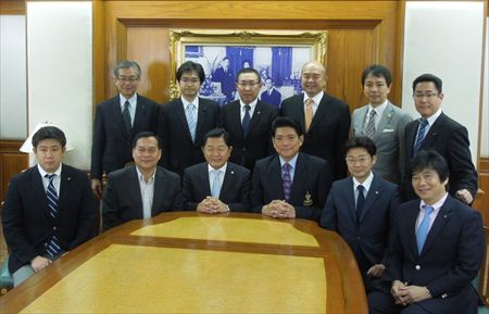 福岡県タイ友好議員連盟の一員として、1月29日から31日、友好提携を結んでいるバンコク都を訪問。バンコク都議会議長らとの交流や職業訓練校の視察、福岡県バンコク事務所からの経済・社会情勢のヒアリングなどを実施。