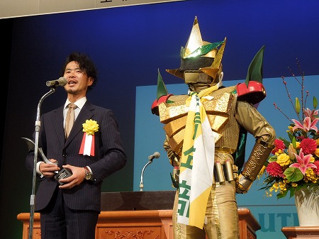 全国の若手農業者の皆さんが集結する「第60回 JA全国青年大会」が12、13両日、東京・日比谷公会堂で開催され、私は地元・古賀市を含むJA粕屋青年部の皆さんと一緒に参加。古賀の若手農業者の皆さんの取り組みが「JA青年組織活動実績発表全国大会」で最優秀賞に選ばれ、心から感激。全国農協青年組織協議会(JA全青協)の役員の皆さんとも交流。