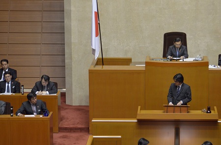 知事は保健師の活動意義について、「今後は地域包括ケアシステムの構築に向け、ますます医療・介護の連携、介護予防の取り組みなどを進めていくことが必要になる。保健師の皆さんの専門的な知識や技術をより一層発揮していただくことが重要になる」と述べ、認識を共有。資質向上につながる現任教育の強化について、「来年度(2014年度)は県が実施する研修に市町村の保健師さんも参加をしていただき、新しい課題に対応できる能力を高めていく」との方針を示しました。