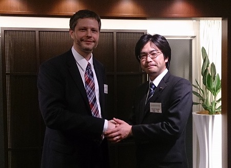 さらに、日米友好議員連盟で日系アメリカ人リーダーとの日米友好親善の意見交換会を開催。在福岡米国領事館のユーリー・R・フェッジキフ首席領事をはじめ領事館の皆さんとも交流。