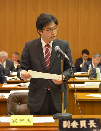 今年度からスタートした「新法解剖」の意義と実施状況を質問。犯罪死の見逃し防止のため導入された新制度で、司法解剖と異なり、警察署長の判断で実施でき、費用は都道府県の予算。毎日新聞の調査報道で全国的に実施が低迷している状況が報じられたため、福岡県の現況を確認しました。県警からは、福岡県においては解剖率が向上し、適切に制度を実施できている実態、今年度を踏まえて次年度の予算措置を行った事実が明らかになりました。( 参照)