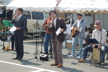 筵内区の「なの花まつり」と商工会主催の「春爛漫 桜まつり」に参加。舞の里おやじバンドの皆さんと共演し、「古賀んもんの宝」を熱唱。古賀キッズブラス(KKB)の第11回定期演奏会へも。