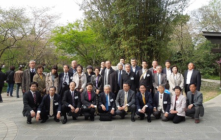 日中友好議連として、福岡県と江蘇省の民間交流を進める「福岡県日中友好桜の会」の皆さんとともに江蘇省を訪問。江蘇省人民代表大会を表敬し、趙鵬・常務委員会副主任ら幹部の皆さんと会談、友好のシンボル「福岡・江蘇友好桜花園(桜の園)」へも。