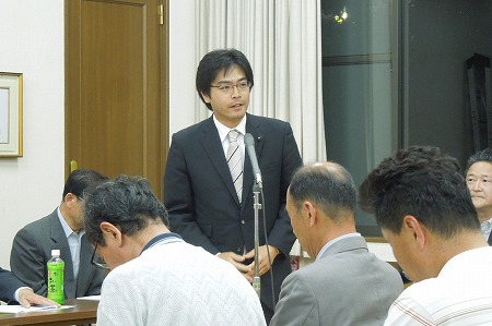 古賀の地産池消の拠点「コスモス広場」利用組合の総会と母校・花鶴小学校区のコミュニティ協議会の総会へ。