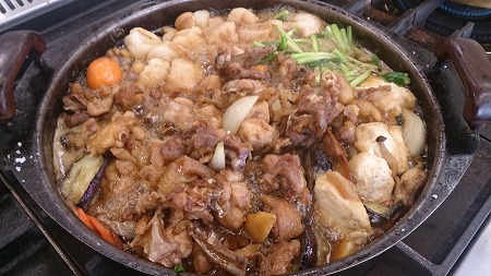 糟屋地区身体障がい者福祉協会や福教組粕屋支部の総会、JA粕屋青年部が主催する田植え体験と九州鶏すき学会の企画「古賀の郷土料理『鶏すき』を食べよう!」へも。住民有志の皆さんの会合で県政報告。