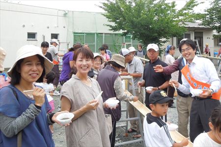 千鳥校区福祉会の皆さんによるそうめん流しに参加。