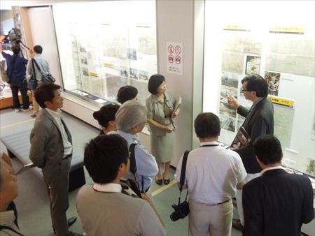 古賀市出身で「ゴジラ」をはじめ日本の特撮映画を支えた特撮美術監督、井上泰幸さん(1922-2012)の生涯を追い、功績を見つめなおす企画展の記者発表と内覧会に参加。