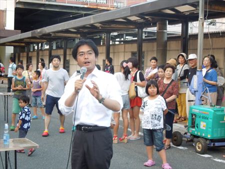 家族で駅前商店街で開かれた「土曜夜市」へ。