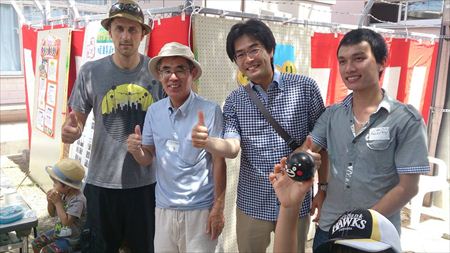 古賀市市民活動支援センター「つながり広場」で開催されたそうめん流しに家族で参加。