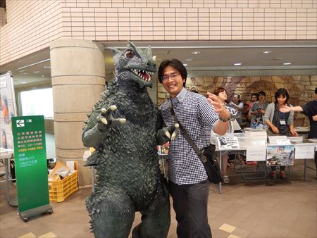 映画「ゴジラ」シリーズや「日本沈没」などを手がけ、世界から再評価されている特撮美術監督、井上泰幸氏(1922-2012)。出身地・古賀市で開催された企画展と関連イベントに参加。