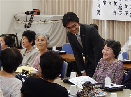 古賀市内各地の敬老会へ。