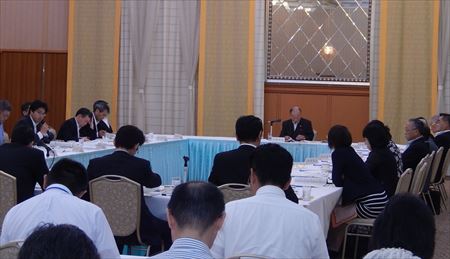 福岡県総合計画審議会。計画の進捗と施策の実施状況との因果関係が明らかになるよう、これまで以上に議論に実効性を生む資料を作成することを県行政に求めました。