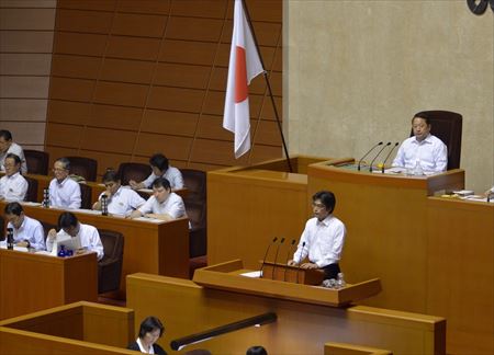 そのうえで、選挙管理委員長は「県選挙管理委員会としては、今後の学校現場における主権者教育について、市町村の選挙管理委員会とも協力し、講師の派遣や資材の確保など必要な支援を行っていく」と答弁し、主権者教育の推進に向け、取り組んでいく考えを示しました。