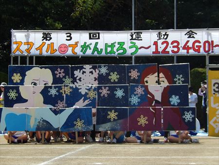 古賀特別支援学校の運動会へ。舞の里4区の秋祭りでは、地域のお父さん仲間で結成した「パパトモズ」の皆さんと一緒に。さらに青柳・五所八幡宮の放生会へ。奉納剣道大会で挨拶。