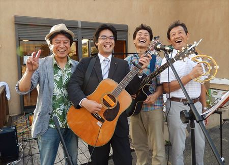 古賀特別支援学校の運動会へ。舞の里4区の秋祭りでは、地域のお父さん仲間で結成した「パパトモズ」の皆さんと一緒に。さらに青柳・五所八幡宮の放生会へ。奉納剣道大会で挨拶。