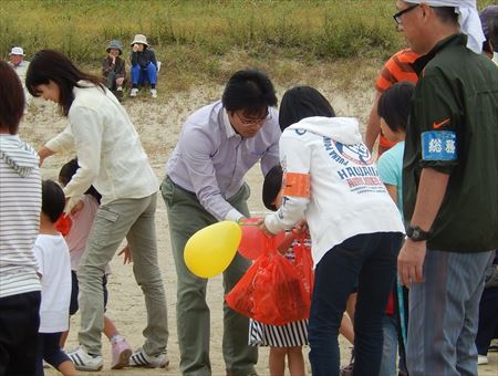 米多比、花見南、花見東1の運動会へ。舞の里3の秋祭りや「古賀市ほたるの会」の創立20周年記念式典、住民有志の皆さんの会合で県政報告も。