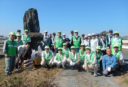地元を流れる大根川の一斉清掃に参加。エコロの森・古賀清掃工場再生・展示棟(古賀市筵内)で開かれたイベント「ファン・ファンエコロ!秋まつり~」へも。