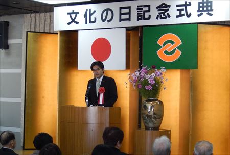 第55回古賀市民駅伝競走大会や文化の日記念式典に出席。