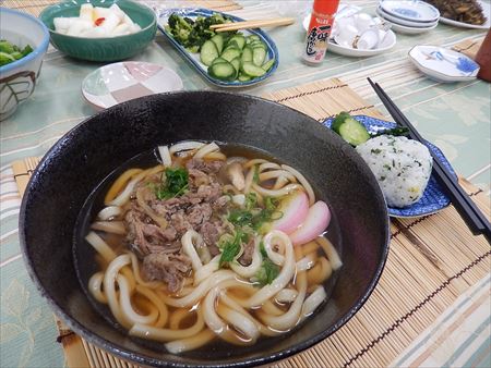 花鶴丘3丁目区公民館で福祉会が開いている「うどん屋さん」へ。