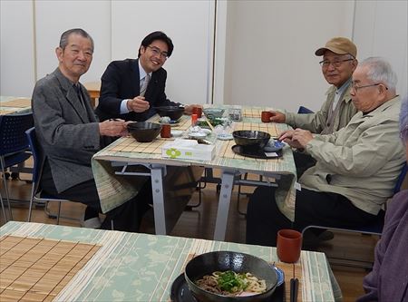 花鶴丘3丁目区公民館で福祉会が開いている「うどん屋さん」へ。