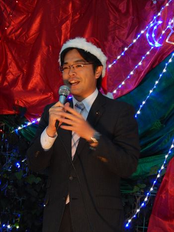 古賀市商工会主催の「クリスマス市民祭」へ。「舞の里おやじバンド」の皆さんとも共演。