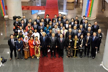 オイスカ国際活動促進議員連盟として海外からの農業研修生と交流。