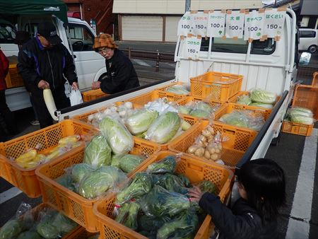 農家直売 軽トラ市に参加。