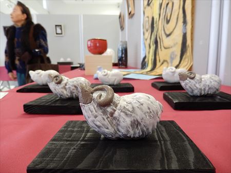 陶芸作品が楽しめる「鄭琪満展」へ。