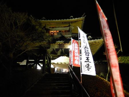 薦野の清瀧寺で新年を迎えました。その後、若宮八幡宮(久保区)、古賀神社(古賀東区)、五所八幡宮(青柳区)など、市内各所の寺社も回りました。