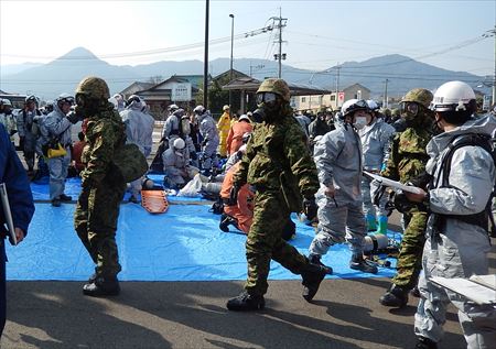 県議会の防災及びエネルギー水安定供給調査特別委員会の委員として視察。福岡市営地下鉄の橋本駅構内での化学剤(サリン)の散布と大型商業施設への爆破予告があったことを想定した「緊急対処事態」への対応を確認しました。