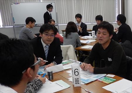 福岡県内各地の若手社会人の皆さんと一緒に「若い世代の政治参加」をテーマに意見交換しました。
