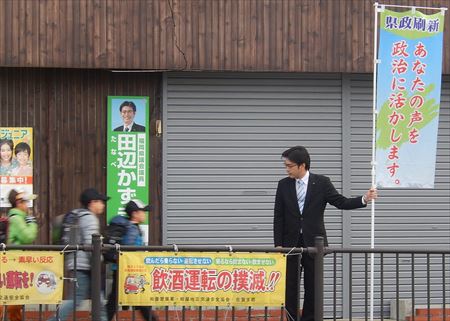 連日、駅での県政報告配布や、市内の各交差点で街頭活動に立ちました。