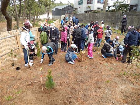 古賀の松原で植林活動に参加。