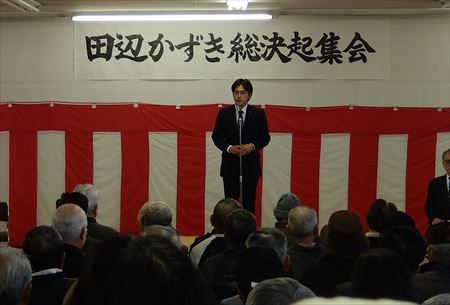 決意表明では、人口減少と高齢化が急速に進行する中、現在の世代の政治家として、次世代のために「持続可能な社会」を作っていく責任を強く意識して活動する思いを申し上げました。県議として1期4年間で取り組んだことを踏まえ、医療・介護体制のさらなる強化、子育て支援や教育環境の充実、地域防災力の強化、経済・農業振興をはじめ、直面する様々な課題の解決に向けて活動していく覚悟を申し上げました。