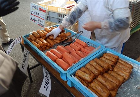月末の水曜日恒例、古賀の食品工業団地の工場直売へ。