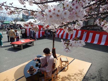 古賀神社前で「春爛漫 桜まつり」へ参加。